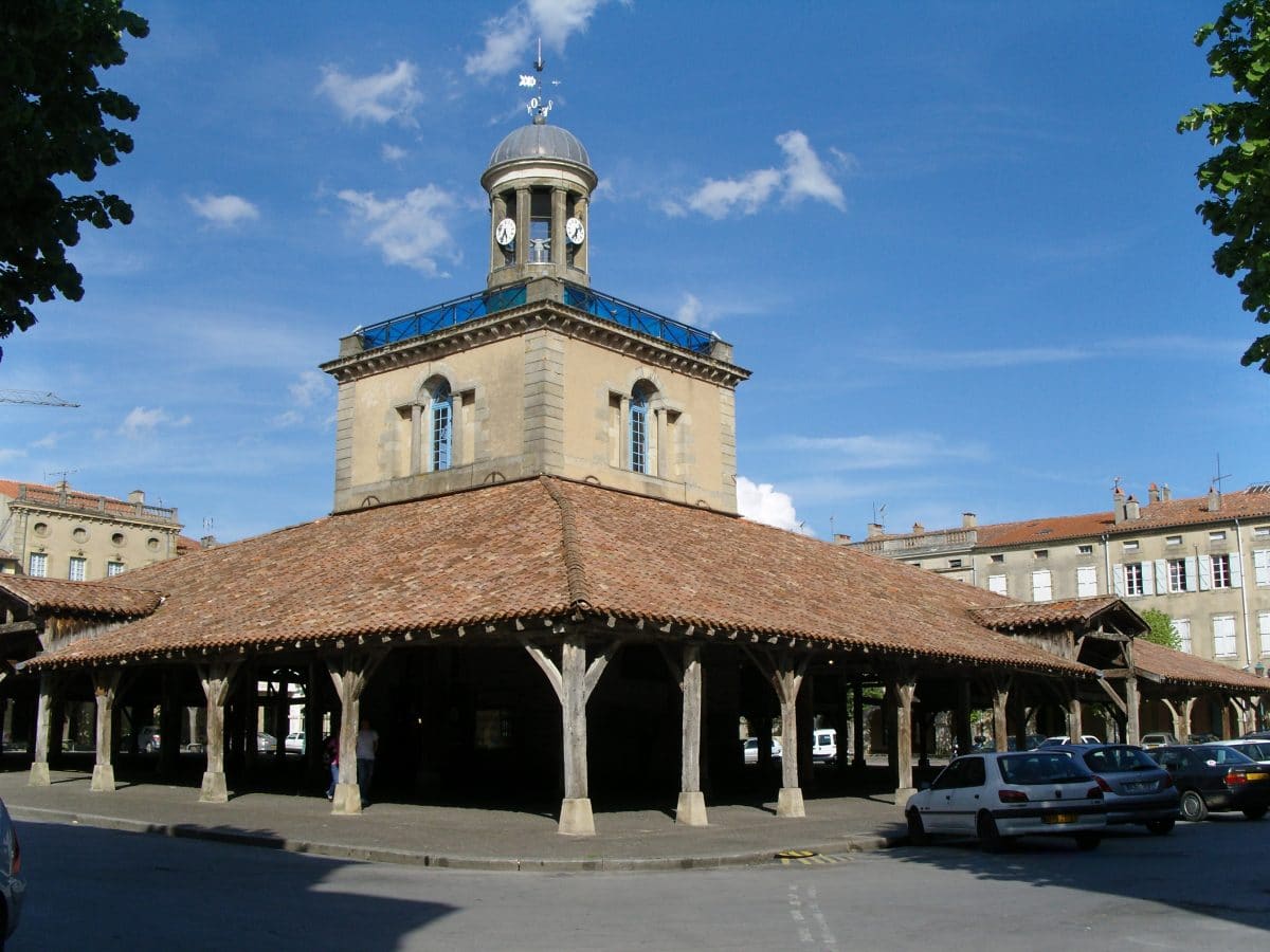 Halle et beffroi de Revel - Tourisme dans le Lauragais, Hôtel Restaurant du Midi